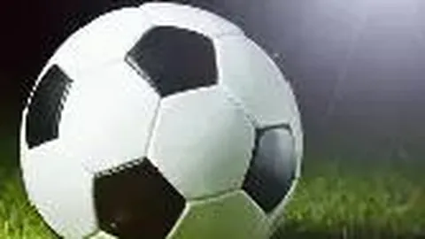 袁姗姗33岁做胃镜，容颜黯淡眼神呆滞，网友热议口罩戴歪